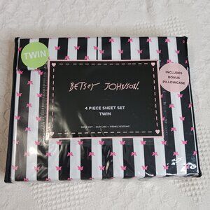 Betsey Johnson Performance Collection Sheet Set size Twin